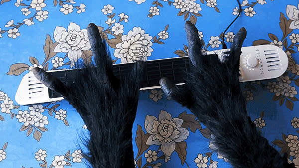 Freddie playing with the INSTRUMENT 1