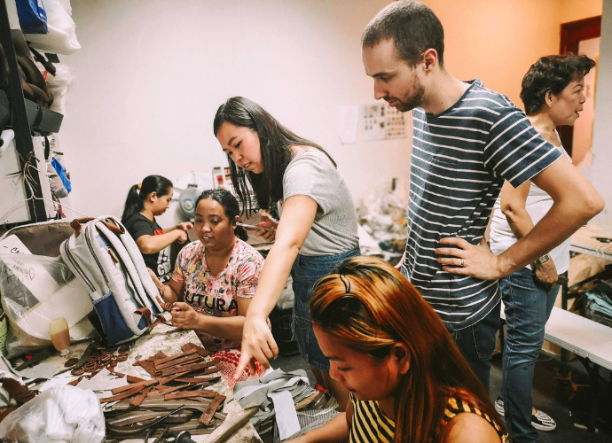 Cambio & Co founders working with artisan